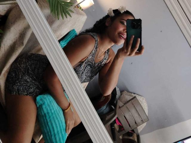 AriaVega - Live porn &amp; sex cam - 28702985