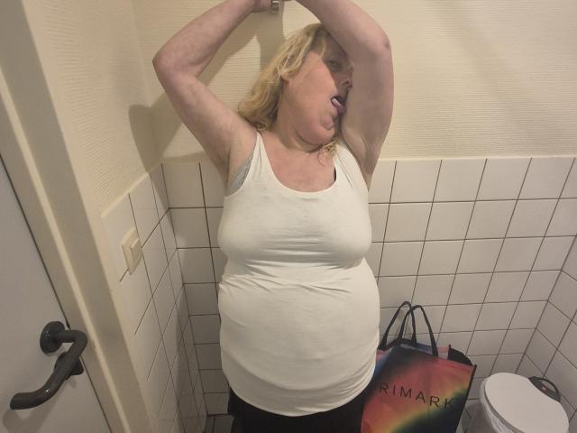 StephanieLeo69 - Live porn &amp; sex cam - 28703582