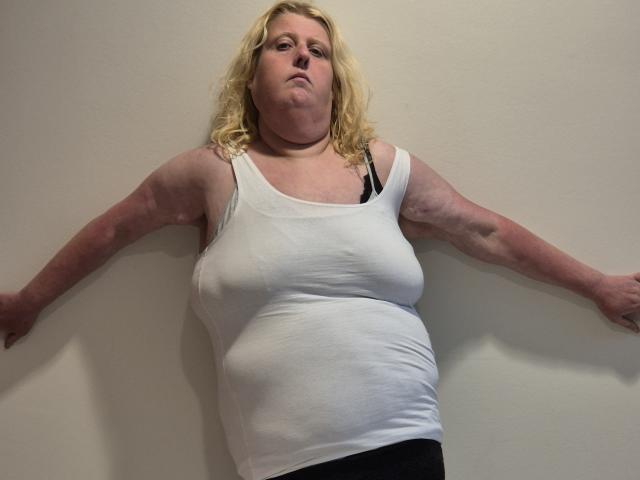 StephanieLeo69 - Live Sex Cam - 28703642