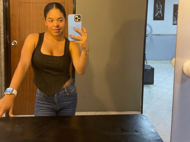 TiffanyyJoness - Live Sex Cam - 28717073