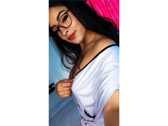 EmilyVv - Live porn &amp; sex cam - 28722449