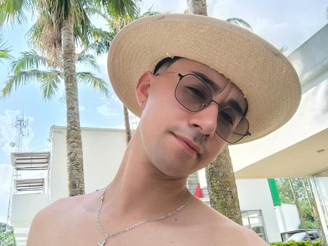 OliverHot69 - Live Sex Cam - 28726349