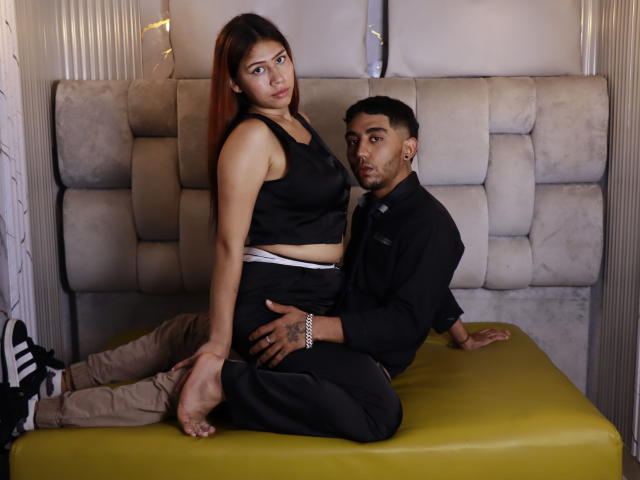 AnyelinAndMark - Live Sex Cam - 28732178