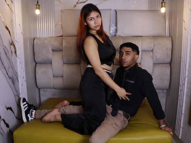 AnyelinAndMark - Live Sex Cam - 28732202