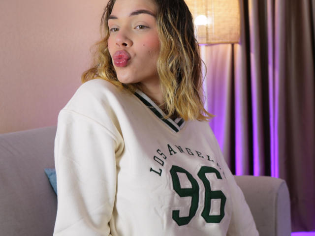 EmmaRiveraa - Live sexe cam - 28733300