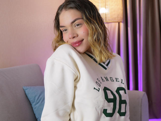 EmmaRiveraa - Live sexe cam - 28733303