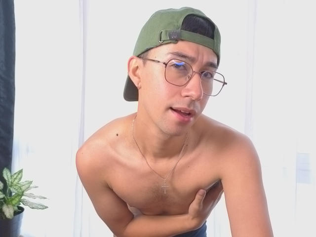 OliverHot69 - Live porn &amp; sex cam - 28733465