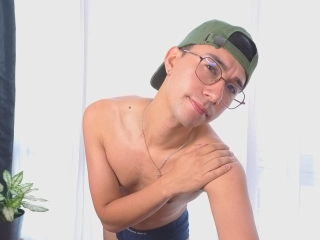 OliverHot69 - Live porn &amp; sex cam - 28733468