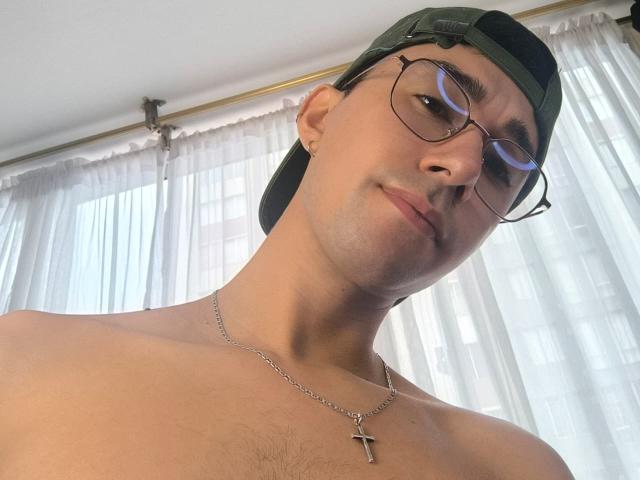 OliverHot69 - Live porn &amp; sex cam - 28733831