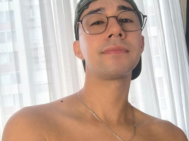 OliverHot69 - Live porn &amp; sex cam - 28733834