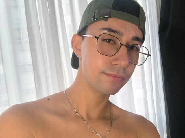 OliverHot69 - Live porn &amp; sex cam - 28733846