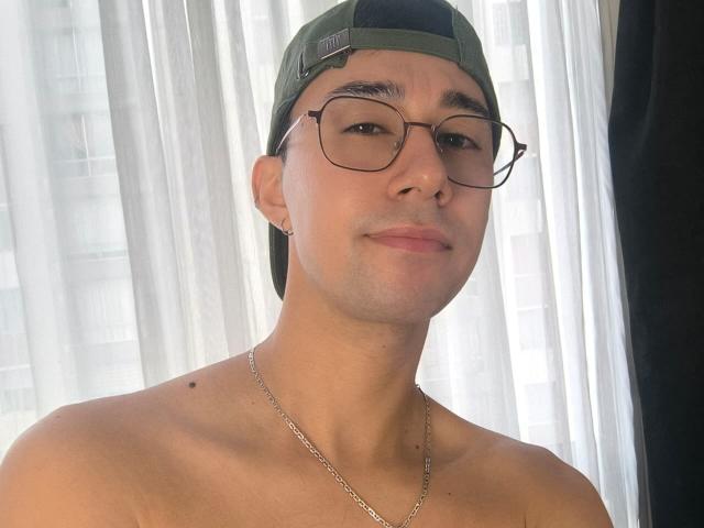 OliverHot69 - Live porn &amp; sex cam - 28733852