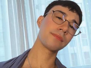 Ver la ficha detallada de OliverHot69