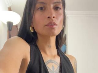 Ver a ficha detalhada de  NiaWhitee