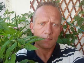 Se komplett profil för Sexebi07