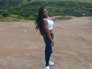 Se komplett profil för TightLittleeBony