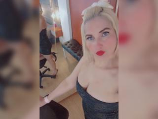 Se komplett profil för GiuliaAddams