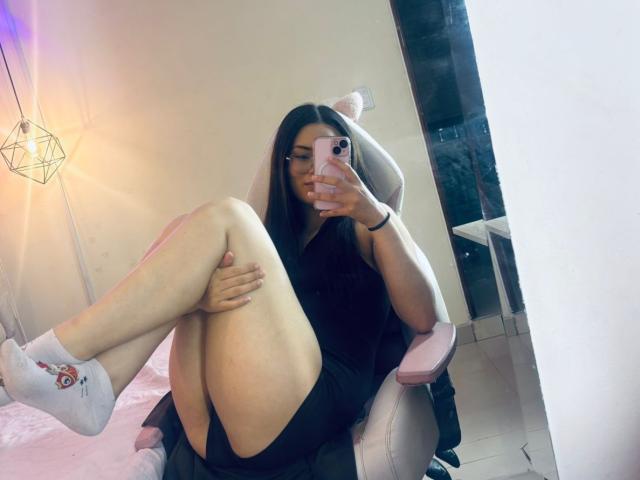 IsaDoux - Live Sex Cam - 28771616