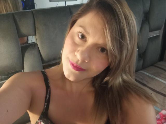 ChanellTaylorS - Live Sex Cam - 28775336