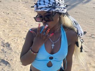 Se komplett profil för EbonyAngel-hot