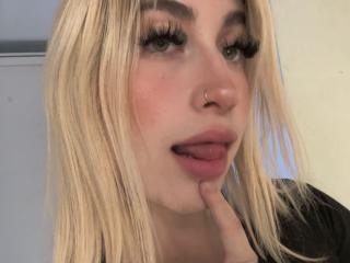 Se komplett profil för SammyViolet