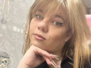 Se komplett profil för AminaBlooms