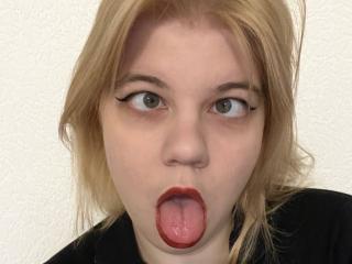 Ver la ficha detallada de AminaBlooms