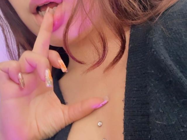 AmberlStha - Élő pornó és szexkamera - 28779038