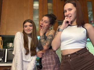 Se komplett profil för HotCaramelsTrio