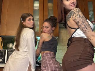 Se komplett profil för HotCaramelsTrio