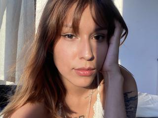 Se komplett profil för KiaraHernandezX