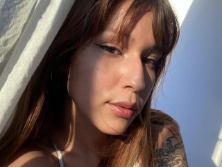 Se komplett profil för KiaraHernandezX