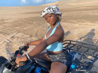 Se komplett profil för EbonyAngel-hot