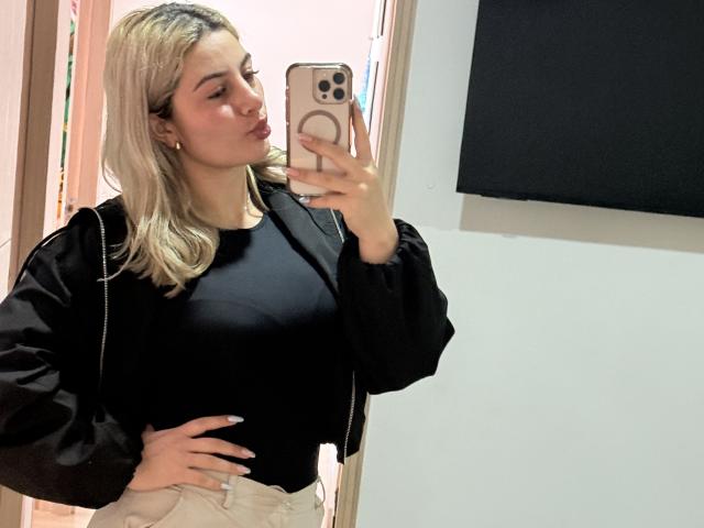 AtheneaRossi - Live porn &amp; sex cam - 28789166