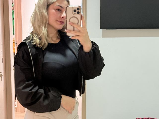 AtheneaRossi - Live porn &amp; sex cam - 28789175