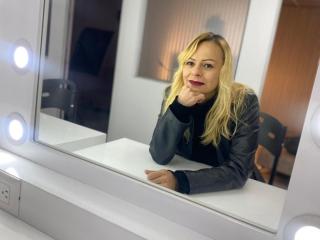 查看SamanthaJoneX的详细信息