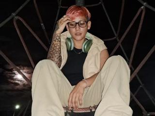 Prikaži popoln profil modela DannyRouds