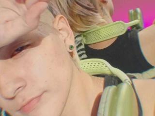 Prikaži popoln profil modela DannyRouds