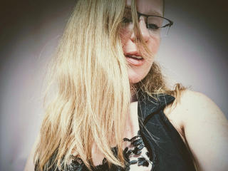 Prikaži popoln profil modela HeisseLina-hot