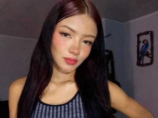 Prikaži popoln profil modela IvorySelene