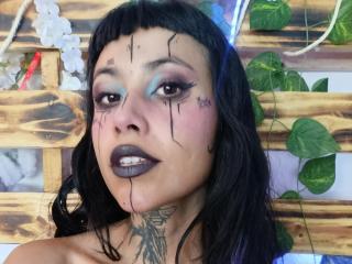 Prikaži popoln profil modela NyxVega