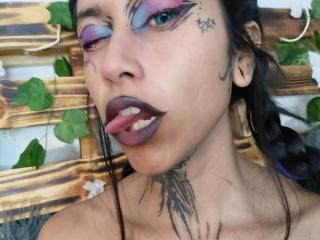 Prikaži popoln profil modela NyxVega