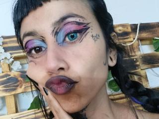 Prikaži popoln profil modela NyxVega