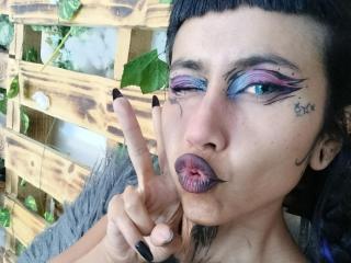 Prikaži popoln profil modela NyxVega