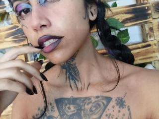 Prikaži popoln profil modela NyxVega