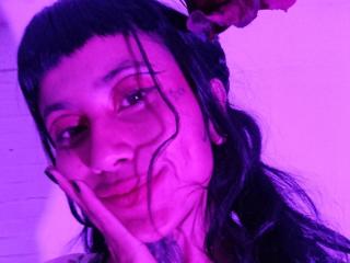 Prikaži popoln profil modela NyxVega