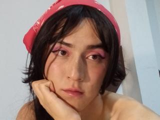 Prikaži popoln profil modela EllieCherry