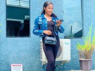 Prikaži popoln profil modela slim-siren-hot