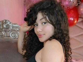 Prikaži popoln profil modela LoreneCurly