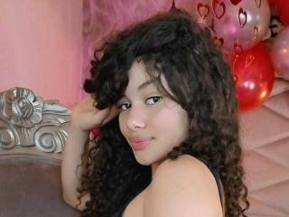 Prikaži popoln profil modela LoreneCurly